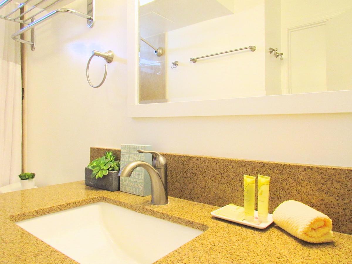 Waikiki Banyan Ocean View Apartment Oahu Exterior photo